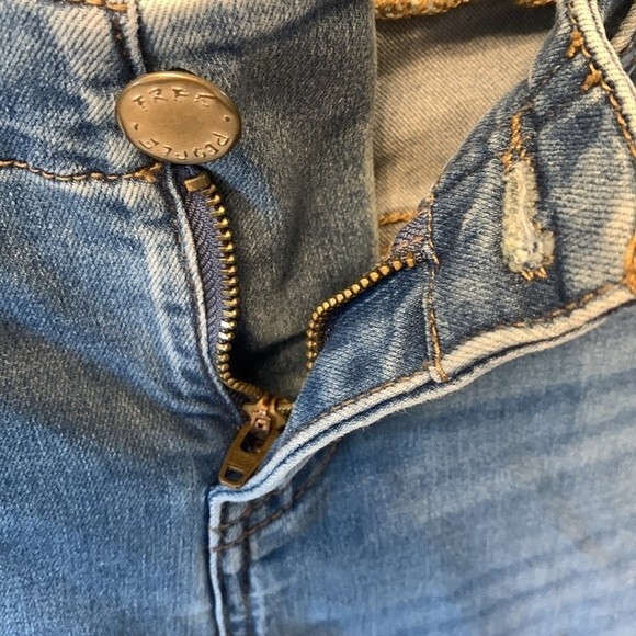 Free People Mid Rise Skinny Jeans With Elastic Waist Band Size 26 - Picture 6 of 8